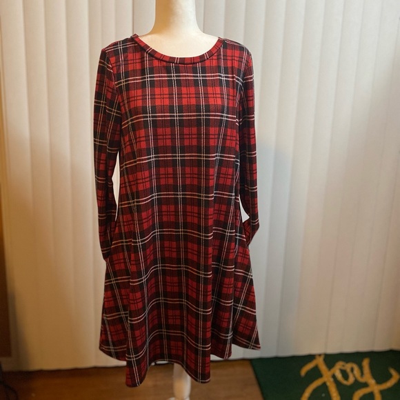 Red Plaid Dress with pockets size Large. Never worn, no stains or rips. - Picture 3 of 8